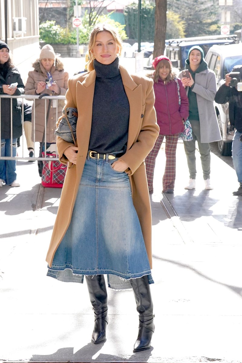 Η Gisele φόρεσε την πιο "σωστή" φούστα για τη φετινή άνοιξη - εικόνα 1