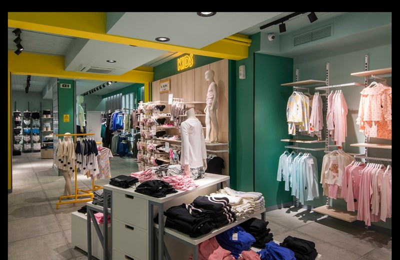 To flagship store της Tezenis στην Ερμού αποκτά νέο αέρα - εικόνα 4