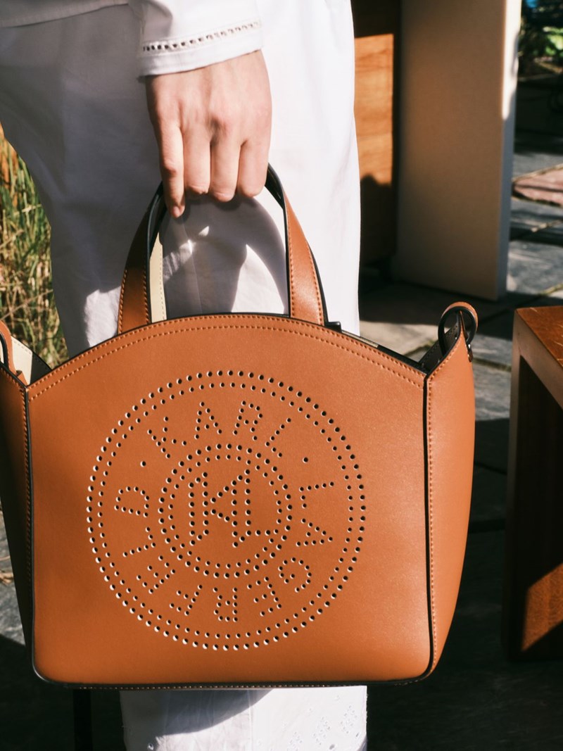 Η Κλέλια Ανδριολάτου μάς προτείνει τα πιο εντυπωσιακά Karl Lagerfeld σύνολα για την πόλη - εικόνα 3