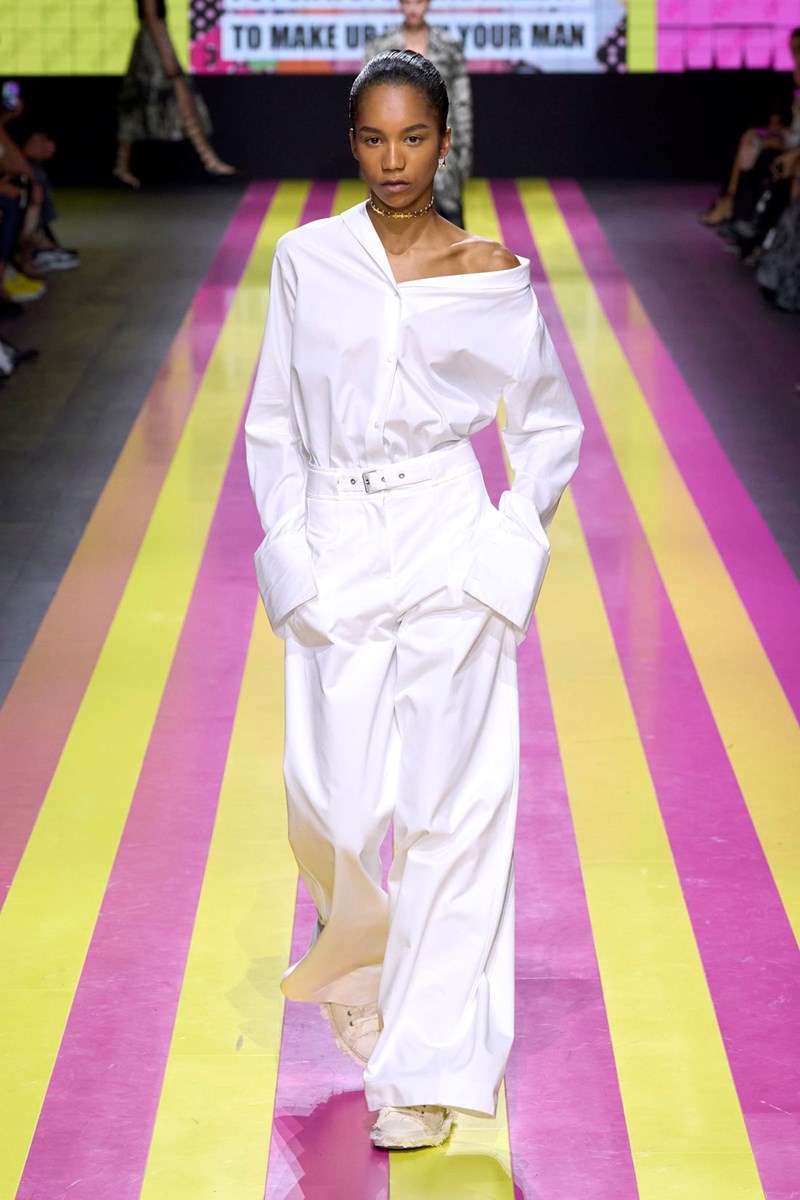 Total white: Οι fashion insiders σού δείχνουν πώς να φορέσεις το λευκό την άνοιξη - εικόνα 1