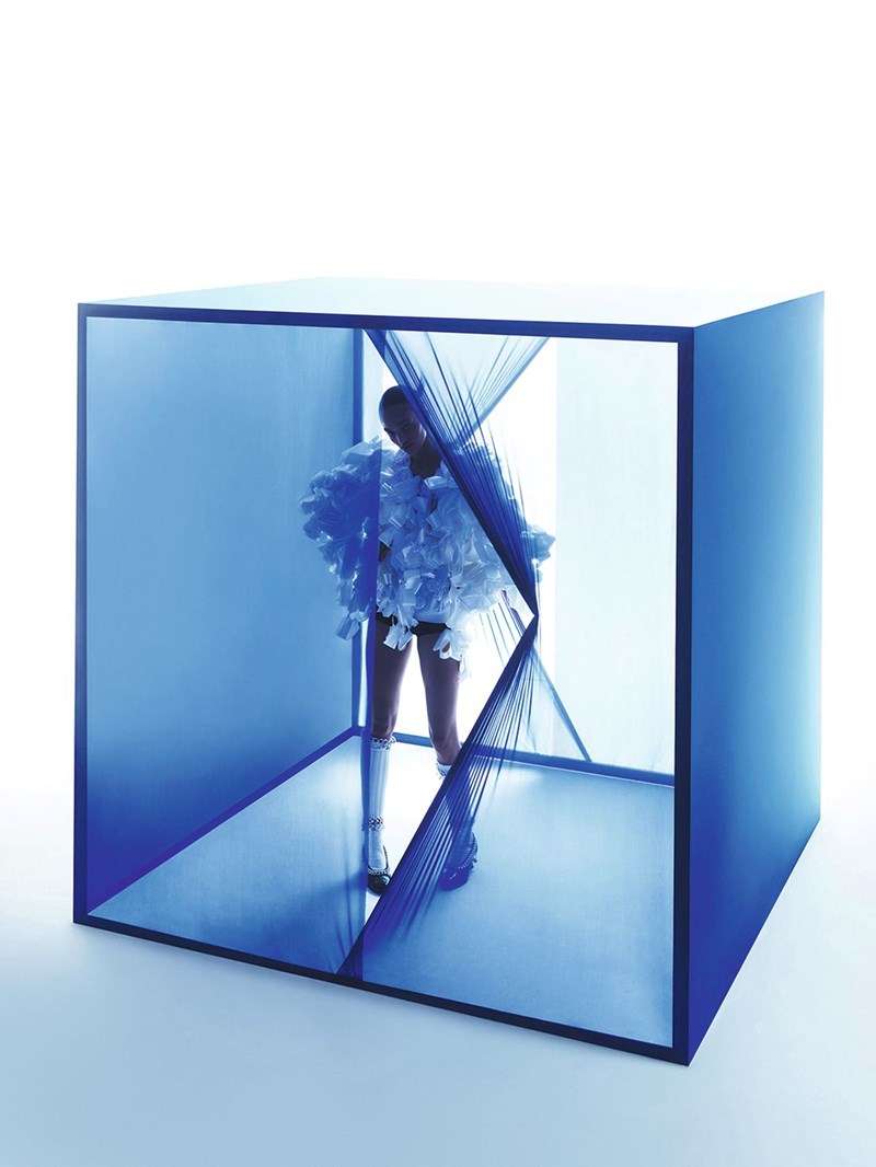 Η επέλαση του μπλε: Οι σχεδιαστές συμφώνησαν πως αυτό είναι το χρώμα της σεζόν - εικόνα 1