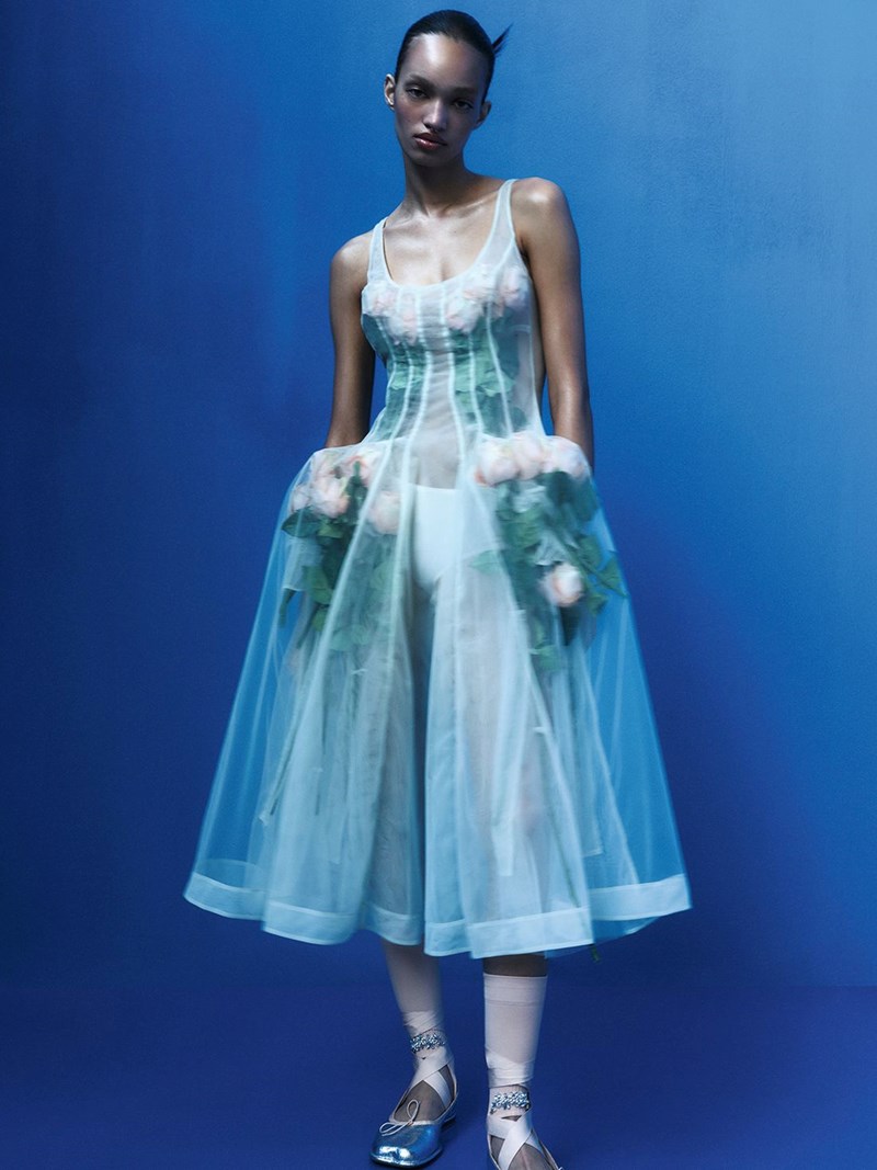 Η επέλαση του μπλε: Οι σχεδιαστές συμφώνησαν πως αυτό είναι το χρώμα της σεζόν - εικόνα 2