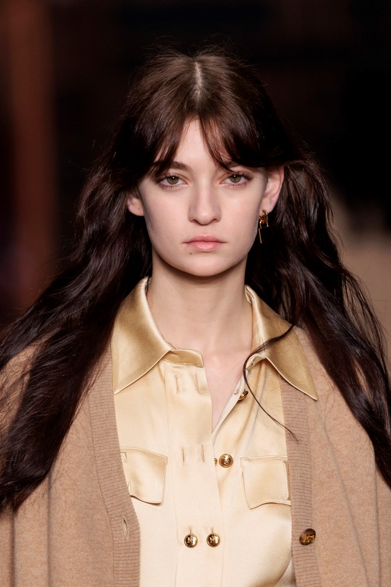 Οι 2 πιο stylish αφέλειες που προσαρμόζονται σε κάθε τύπο μαλλιών και προσώπου - εικόνα 1