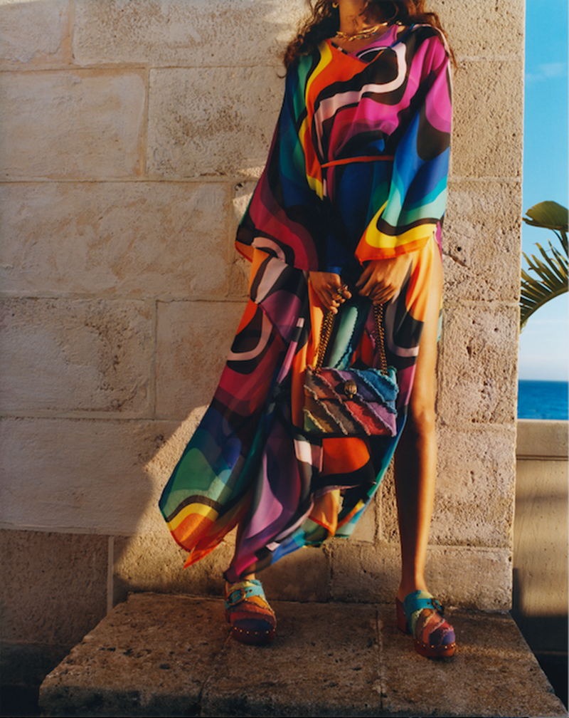 Kurt Geiger: Η νέα συλλογή SS24 μάς ταξιδεύει στις "πολύχρωμες" καλοκαιρινές βραδιές - εικόνα 1