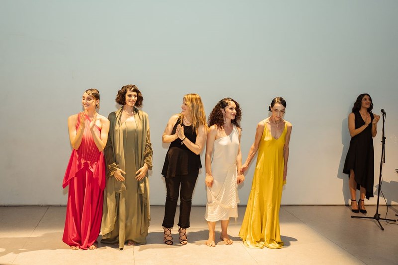 "The Time is Now": Η εντυπωσιακή Kourbela SS25 συλλογή και το πρωτότυπο fashion event που καθήλωσε το κοινό - εικόνα 2