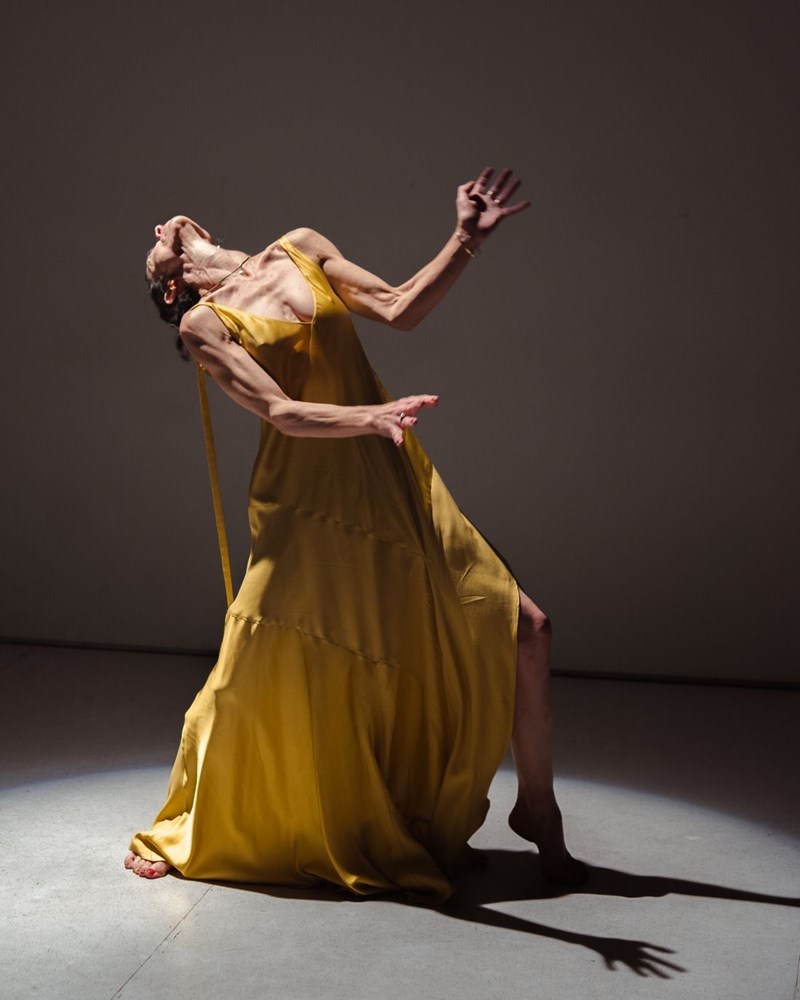 "The Time is Now": Η εντυπωσιακή Kourbela SS25 συλλογή και το πρωτότυπο fashion event που καθήλωσε το κοινό - εικόνα 1