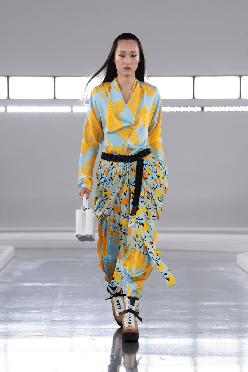 Louis Vuitton Pre-Fall 2024: Τα looks που ξεχωρίσαμε από την επίδειξη στη Σαγκάη - εικόνα 4