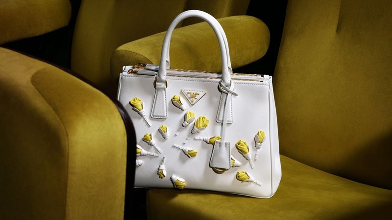 Prada Galleria: Η εμβληματική τσάντα του οίκου επιστρέφει ανανεωμένη με έμπνευση από τη φύση - εικόνα 3