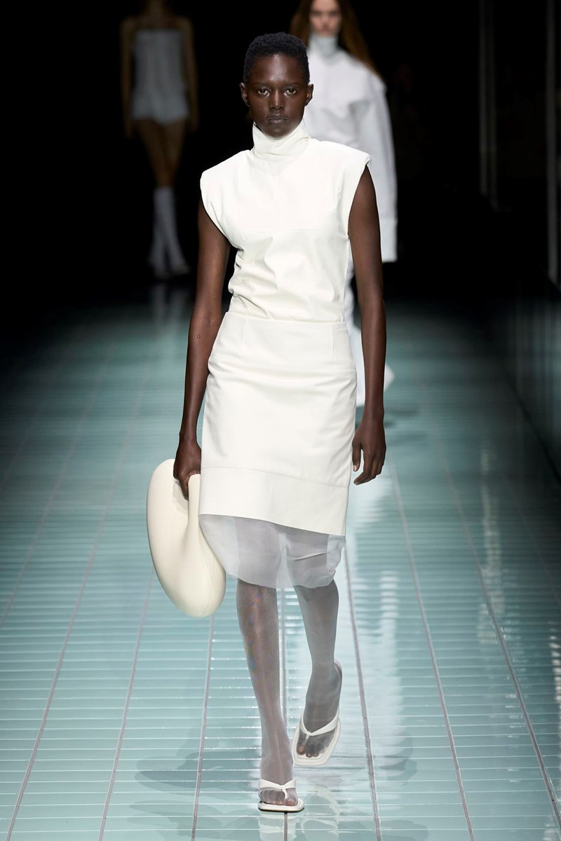 Total white: Οι fashion insiders σού δείχνουν πώς να φορέσεις το λευκό την άνοιξη - εικόνα 7