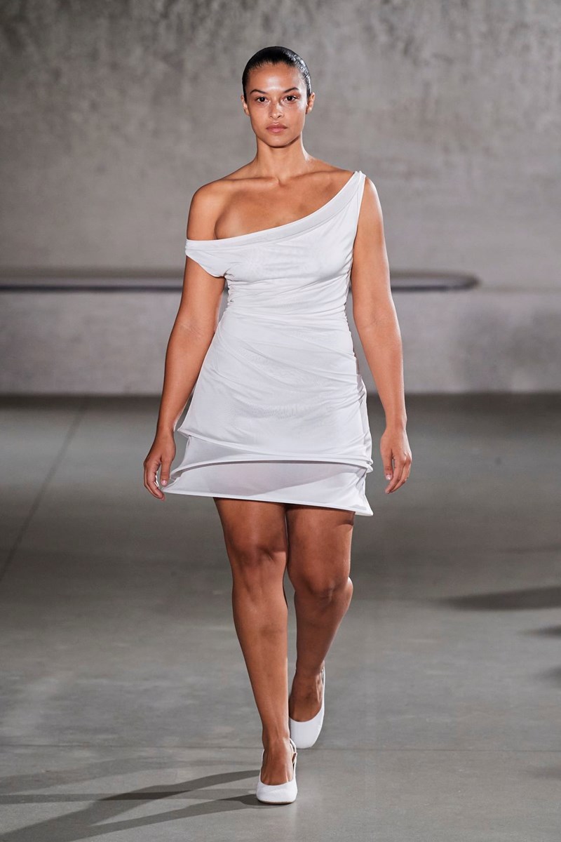 Total white: Οι fashion insiders σού δείχνουν πώς να φορέσεις το λευκό την άνοιξη - εικόνα 5