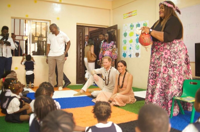 Meghan Markle: Τα πρόσφατα looks της στη Νιγηρία ήταν όλο το style inspo που χρειαζόμαστε για το καλοκαίρι - εικόνα 1