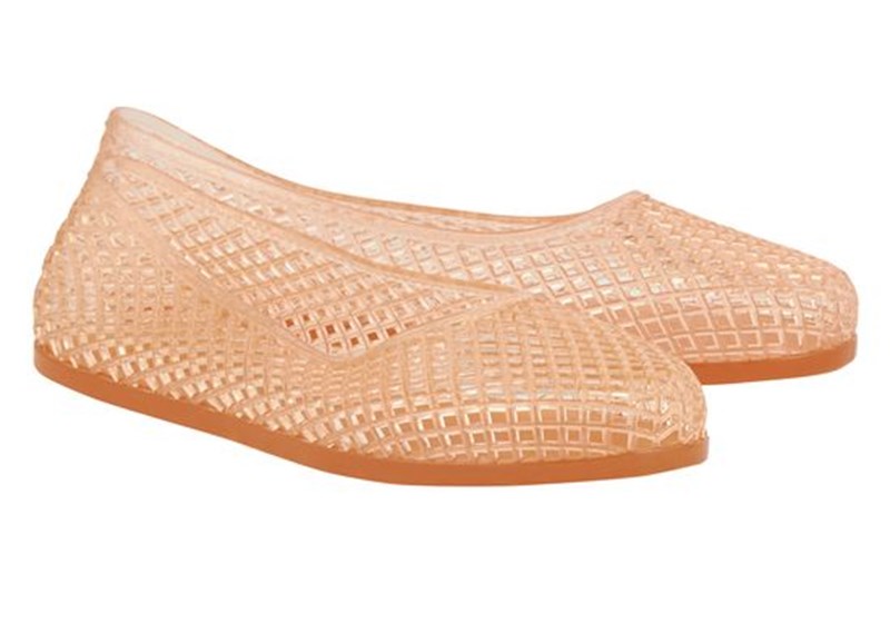 Αυτά είναι τα stylish καλοκαιρινά παπούτσια που πωλούνται κατά 10άδες ανά μία ώρα - εικόνα 3