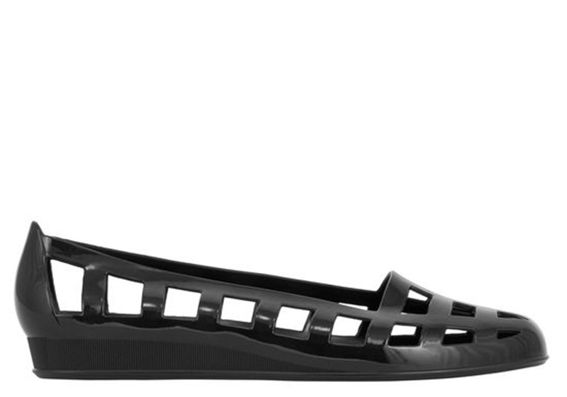 Αυτά είναι τα stylish καλοκαιρινά παπούτσια που πωλούνται κατά 10άδες ανά μία ώρα - εικόνα 2