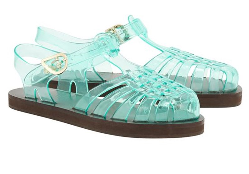 Αυτά είναι τα stylish καλοκαιρινά παπούτσια που πωλούνται κατά 10άδες ανά μία ώρα - εικόνα 1