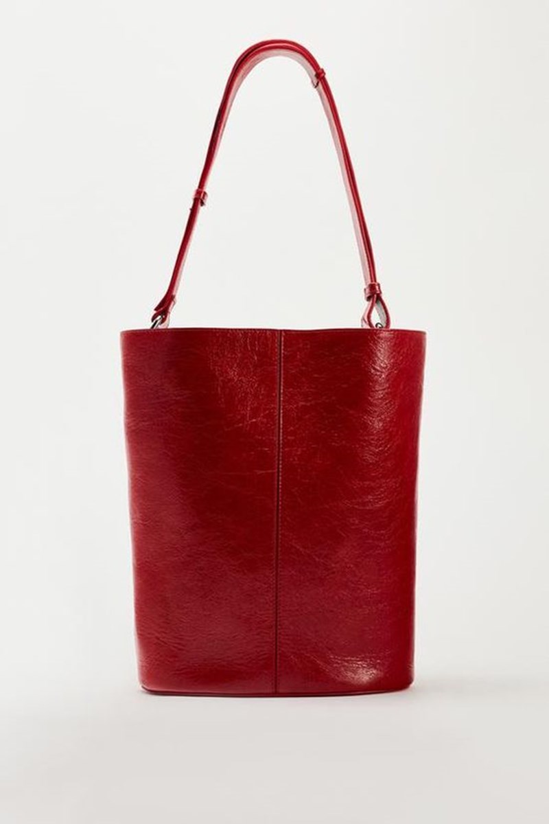 Νέες αφίξεις: 5 τσάντες από ZARA που εμπνέονται από τα trends του καλοκαιριού - εικόνα 5