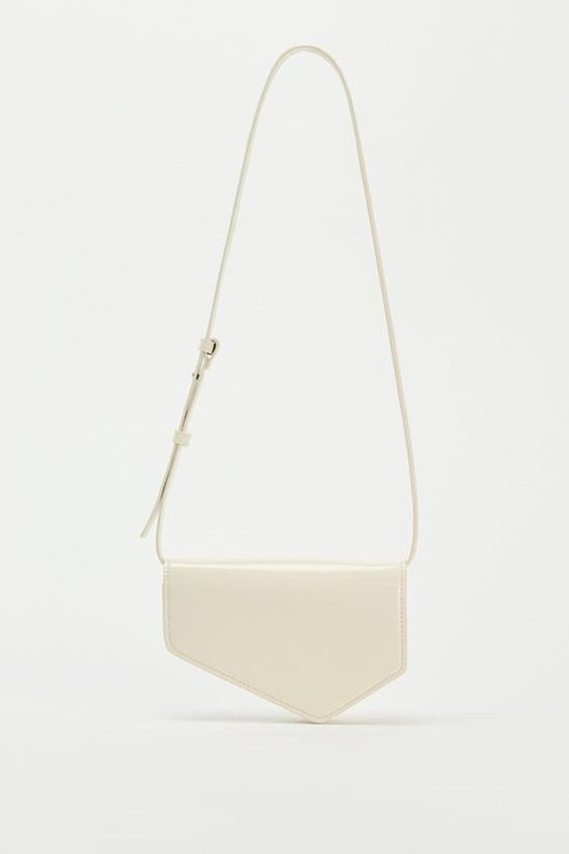 Νέες αφίξεις: 5 τσάντες από ZARA που εμπνέονται από τα trends του καλοκαιριού - εικόνα 3