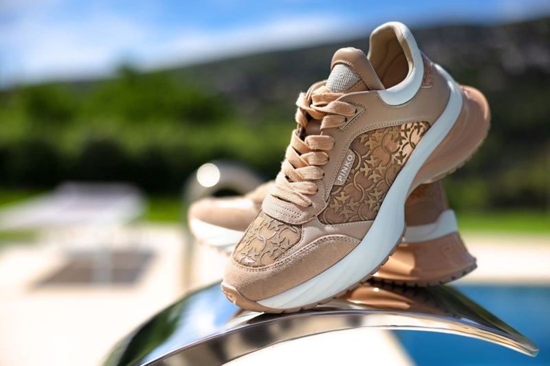 ELLE x Pinko: Μία καλοκαιρινή ιστορία γεμάτη νέες περιπέτειες και δυνατές στιλιστικές στιγμές - εικόνα 4