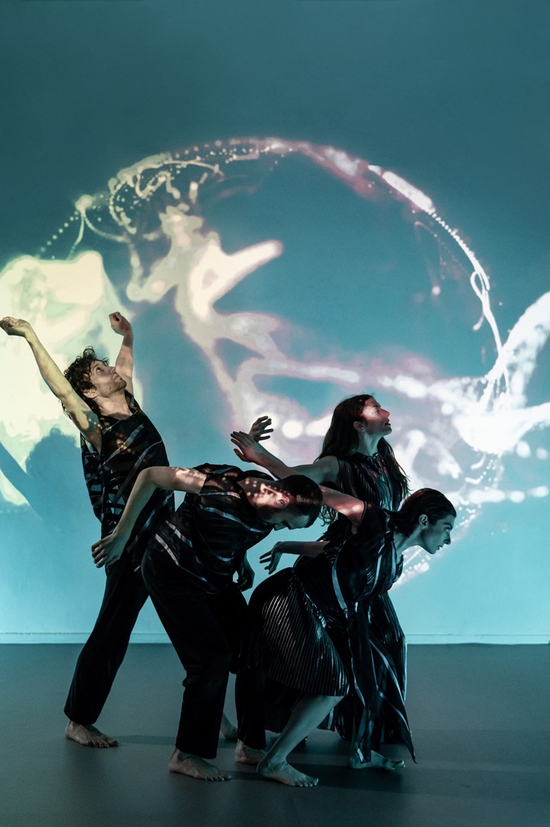 4 + ΕΝΑ: Ένα άχρονο εργαστήριο σωμάτων και χορού στο Δημοτικό Θέατρο Πειραιά - εικόνα 3