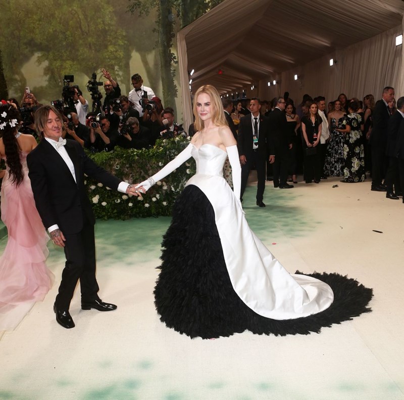 Met Gala 2024: Οι best dressed και οι παρουσίες που ξεχώρισαν στα Met steps - εικόνα 17