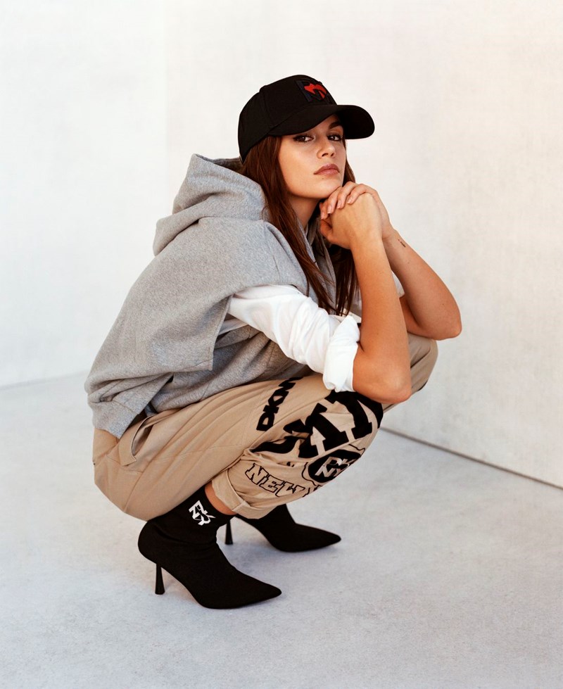 "Heart of NY Capsule": Η νέα συλλογή της DKNY είναι μία ωδή στη φρέσκια ενέργεια της πόλης που δεν κοιμάται ποτέ - εικόνα 2