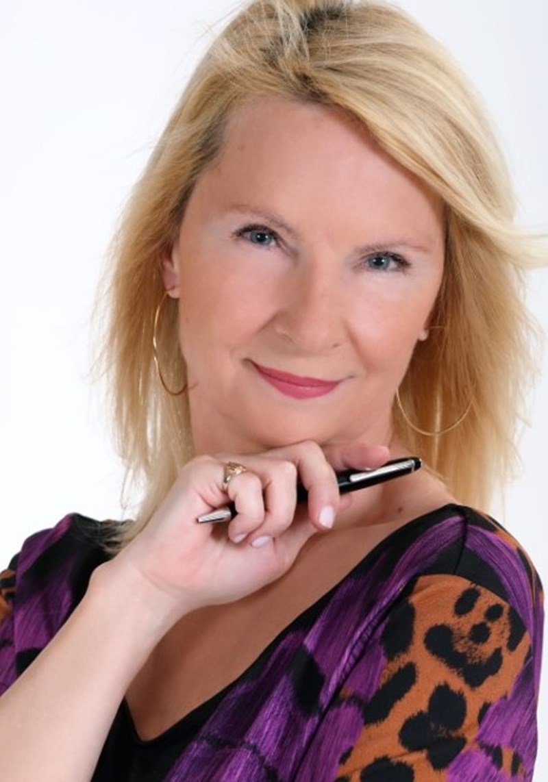 Σκλάβα: Στο νέο βιβλίο της Γιώτας Γουβέλη, μια θρυλική ιστορία πάθους και φονικού μας ταξιδεύει στον καιρό του Ρήγα Βελεστινλή - εικόνα 2