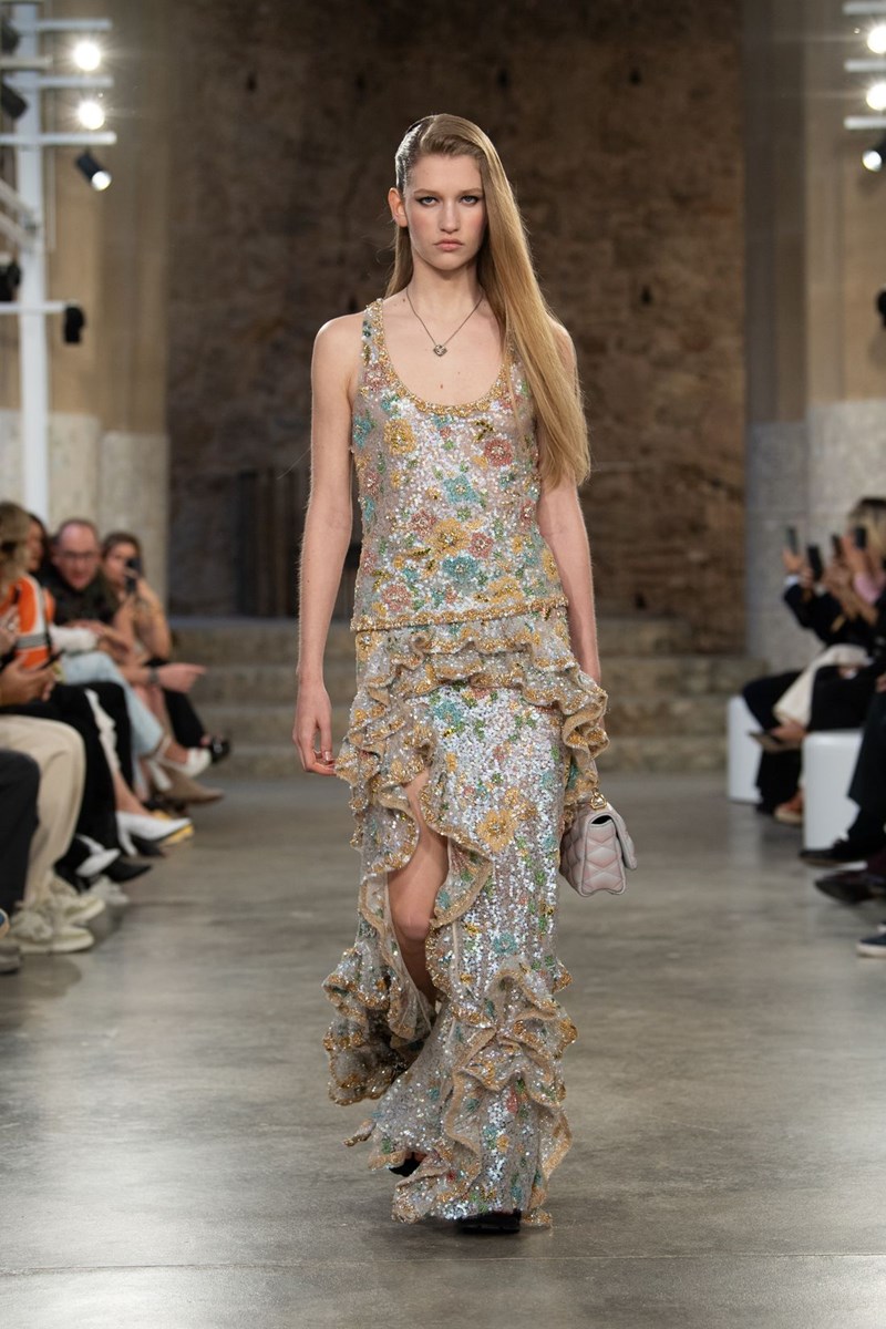 Louis Vuitton Cruise 2025: Η νέα συλλογή ήταν ένας φόρος τιμής στην κουλτούρα της Ισπανίας - εικόνα 19