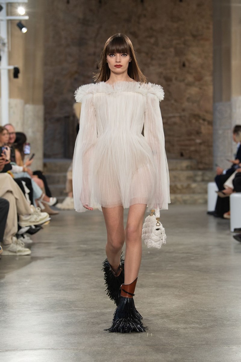 Louis Vuitton Cruise 2025: Η νέα συλλογή ήταν ένας φόρος τιμής στην κουλτούρα της Ισπανίας - εικόνα 22