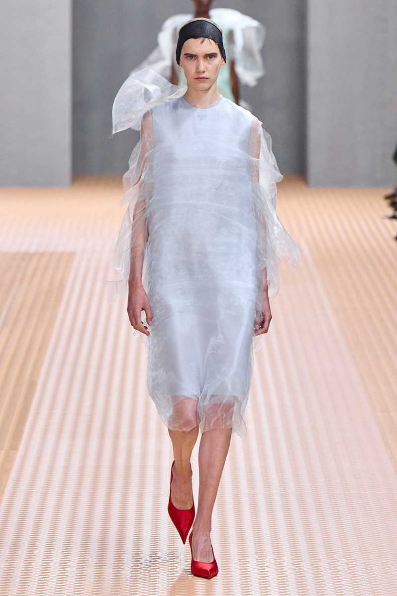 4 αποχρώσεις που δεν πρέπει να λείπουν από την καλοκαιρινή σου γκαρνταρόμπα - εικόνα 8