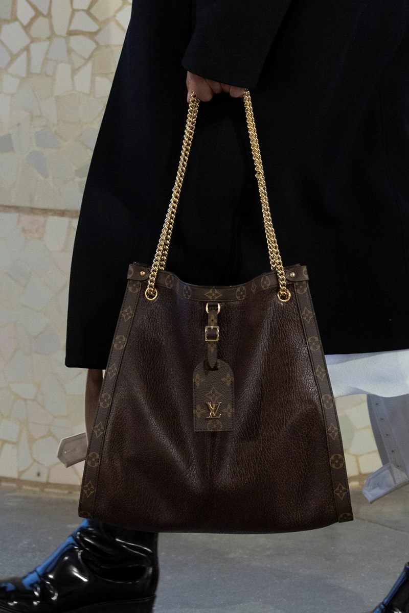 Louis Vuitton Cruise 2025: Η νέα συλλογή ήταν ένας φόρος τιμής στην κουλτούρα της Ισπανίας - εικόνα 29