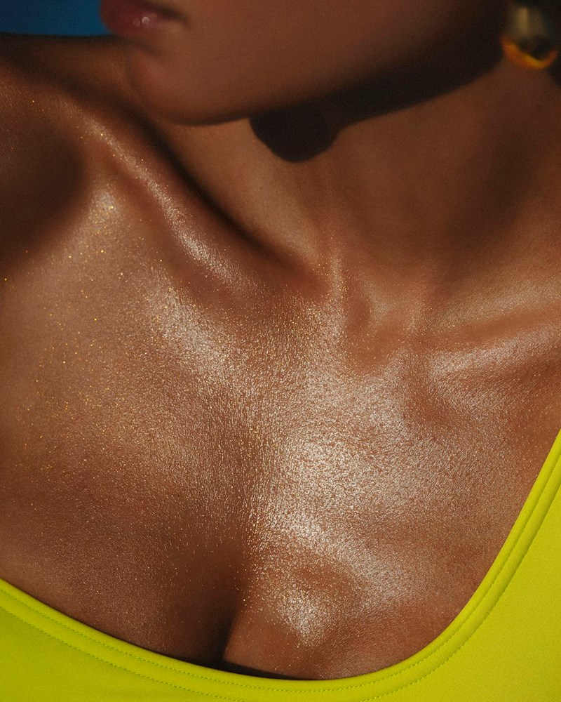 Doukissa Nomikou: To μυστικό της Δούκισσας για να δείχνει λαμπερή βρίσκεται σε αυτό το glow body oil - εικόνα 3