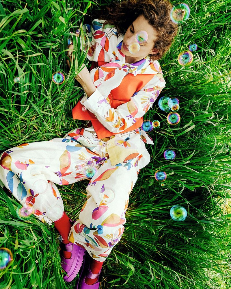 Πώς θα ενσωματώσεις τα έντονα χρώματα στα outfits της σεζόν - εικόνα 4