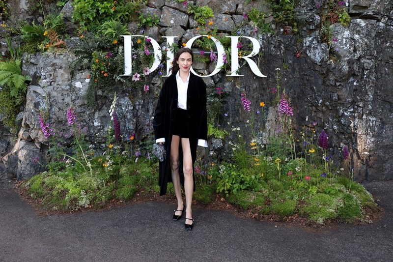 Dior Cruise 2025: Η επιστροφή της εποχής του ρομαντισμού - εικόνα 2