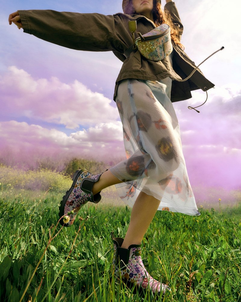 Τα πολυκαταστήματα attica καλωσορίζουν τη limited edition συλλογή «Floral Couture» του brand Kurt Geiger - εικόνα 3