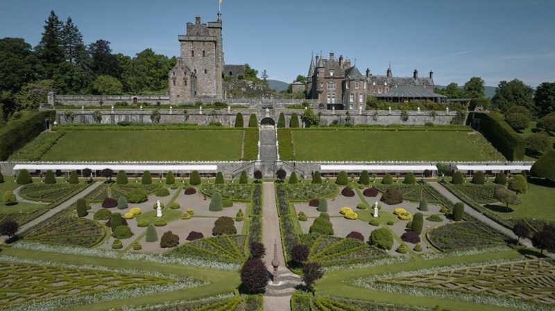 Dior Cruise 2025: Η επιστροφή της εποχής του ρομαντισμού - εικόνα 1