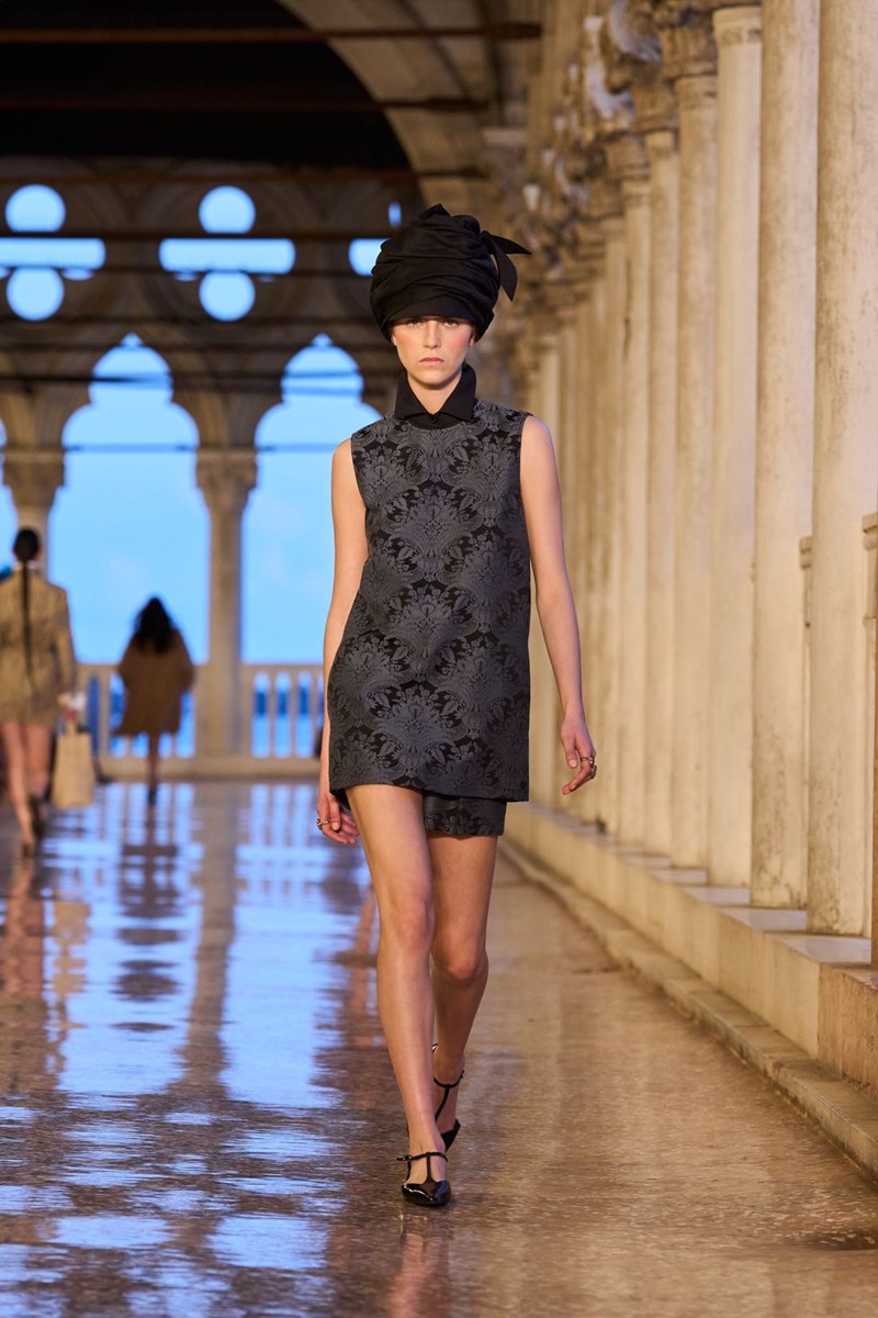 Max Mara Resort 2025: Η παρουσίαση της νέας συλλογής στη Βενετία και η σύνδεσή της με τη φεμινιστική δράση του Marco Polo - εικόνα 8