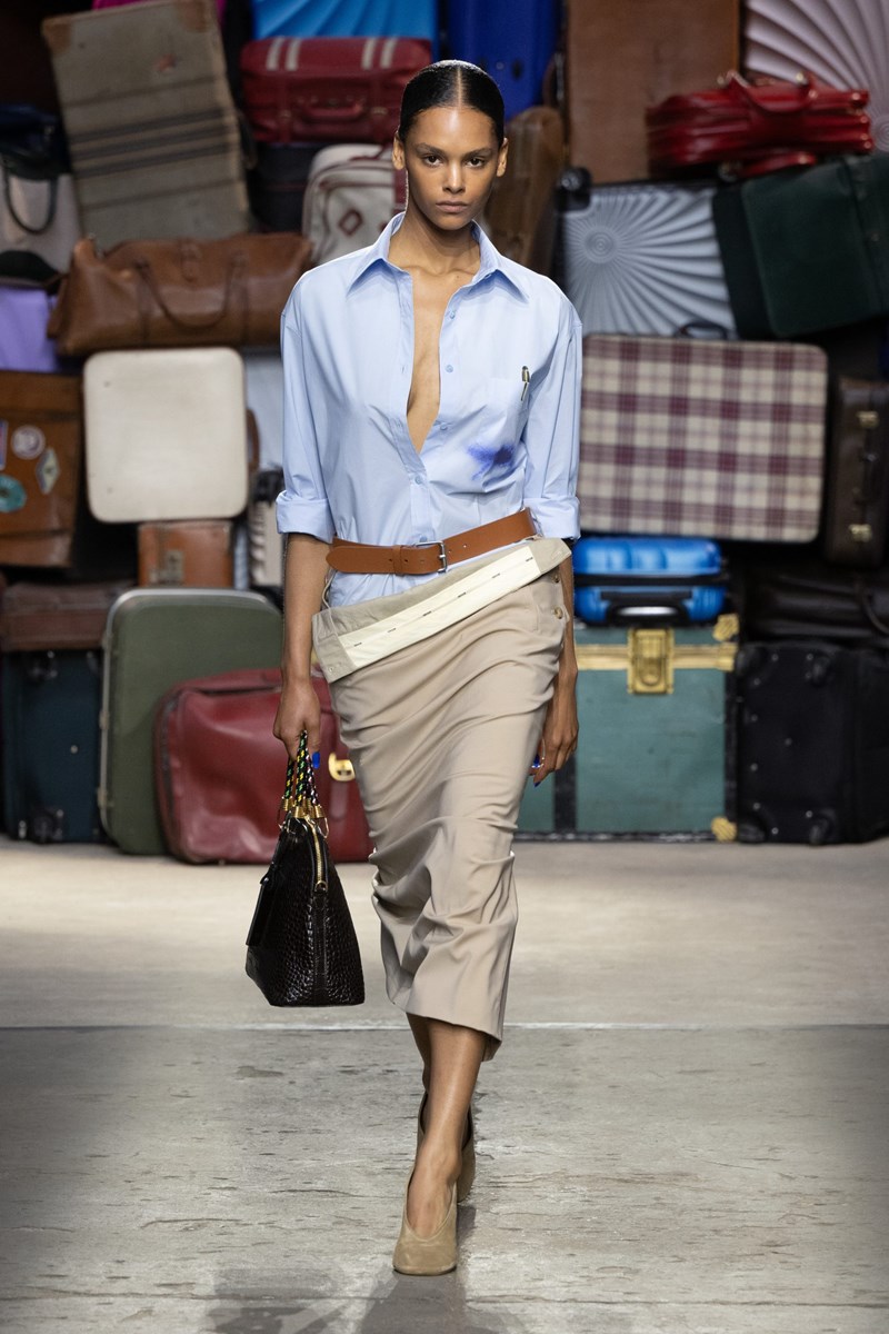 "Lost and Found": Η νέα συλλογή της Moschino εστιάζει στην ελευθερία της έκφρασης μέσα από τα ρούχα - εικόνα 5