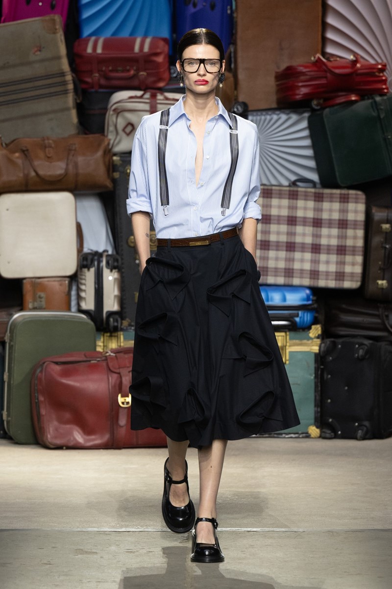 "Lost and Found": Η νέα συλλογή της Moschino εστιάζει στην ελευθερία της έκφρασης μέσα από τα ρούχα - εικόνα 3