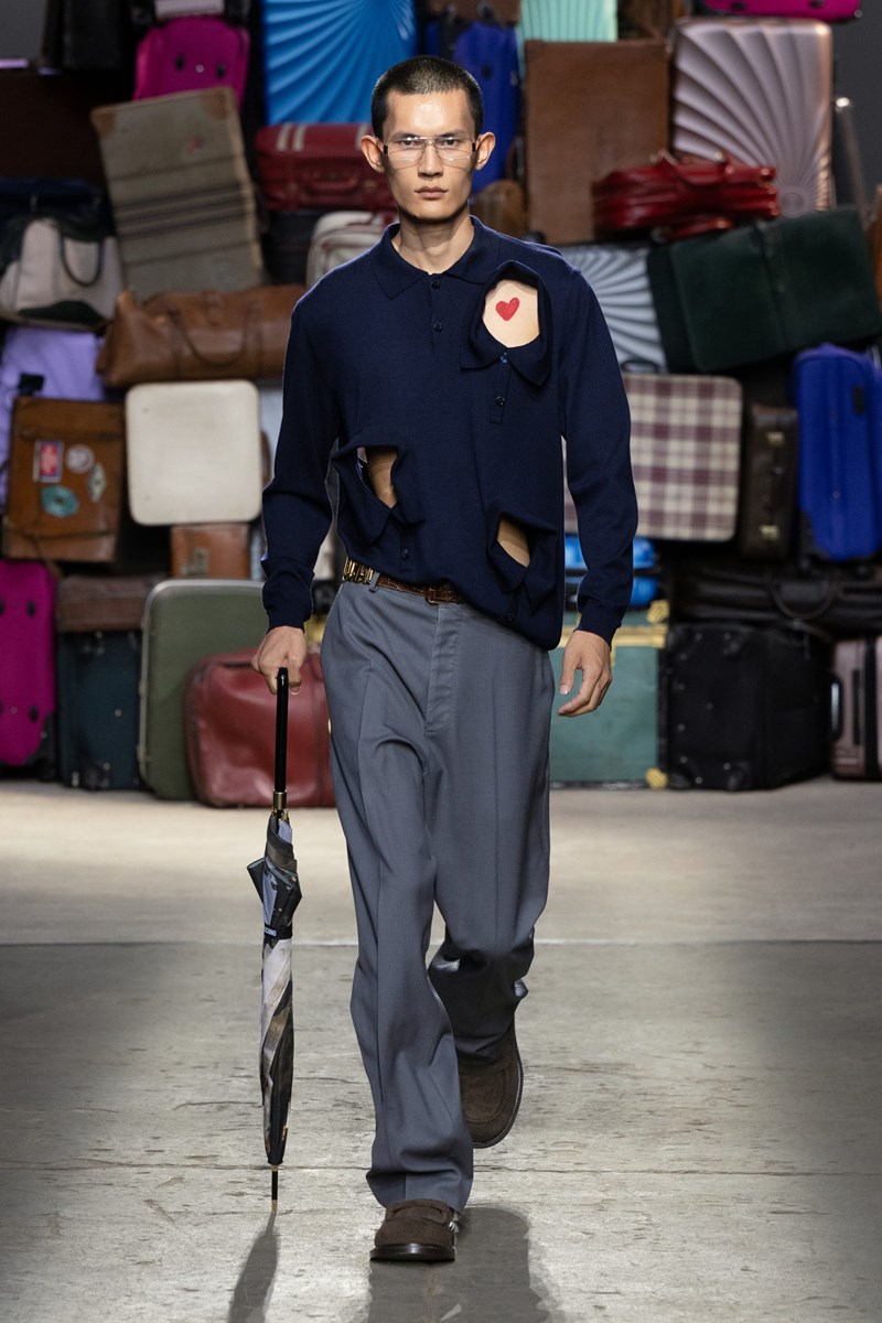 "Lost and Found": Η νέα συλλογή της Moschino εστιάζει στην ελευθερία της έκφρασης μέσα από τα ρούχα - εικόνα 7