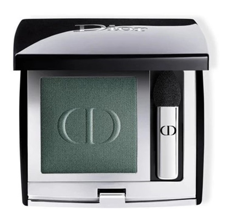 Urban Garden: Η ένταση και η λάμψη του πράσινου στα beauty looks μας - εικόνα 5