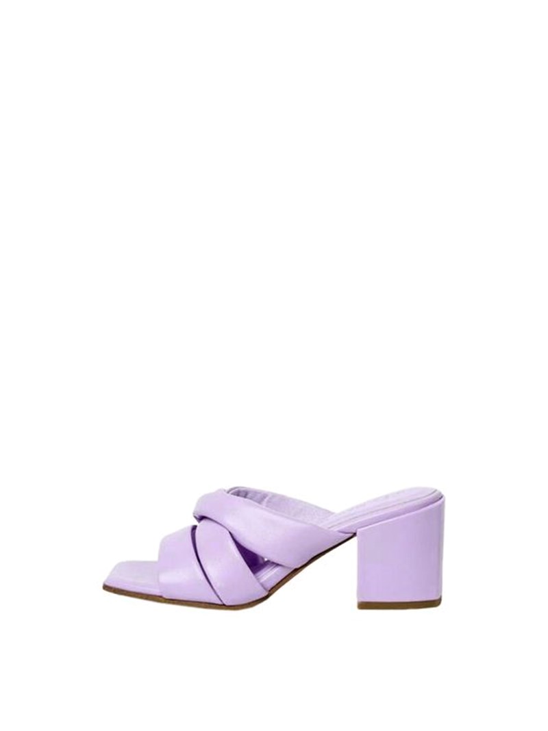 Τα φλοράλ κομμάτια που αξίζουν μία θέση στην καλοκαιρινή σου γκαρνταρόμπα - εικόνα 16