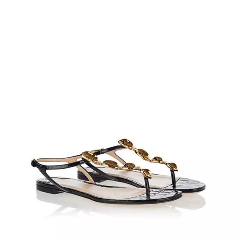 Βρήκαμε τα άνετα φλατ πέδιλα που θα φορέσεις (και θα χορέψεις) σε όλους τους γάμους του καλοκαιριού - εικόνα 6