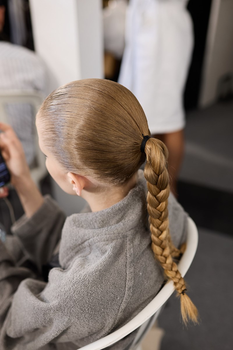 3 απλά μυστικά για να διατηρήσεις αναλλοίωτο το χρώμα των μαλλιών σου μετά το κομμωτήριο - εικόνα 1