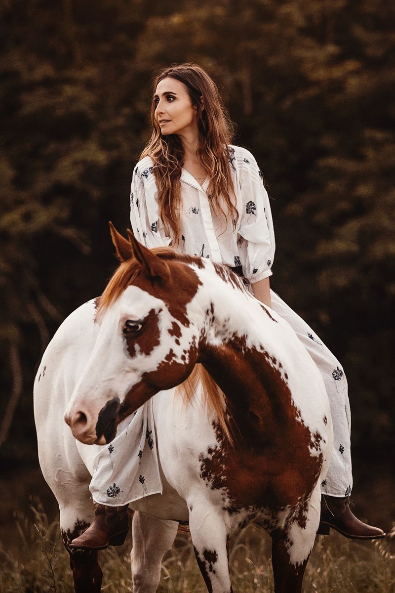 “Με τη μόδα πάντα είχα μια φυσική και αυθόρμητη σχέση”: Η καλλιτεχνική διευθύντρια της Pinko, Caterina Negra, μιλάει αποκλειστικά στο ELLE - εικόνα 3