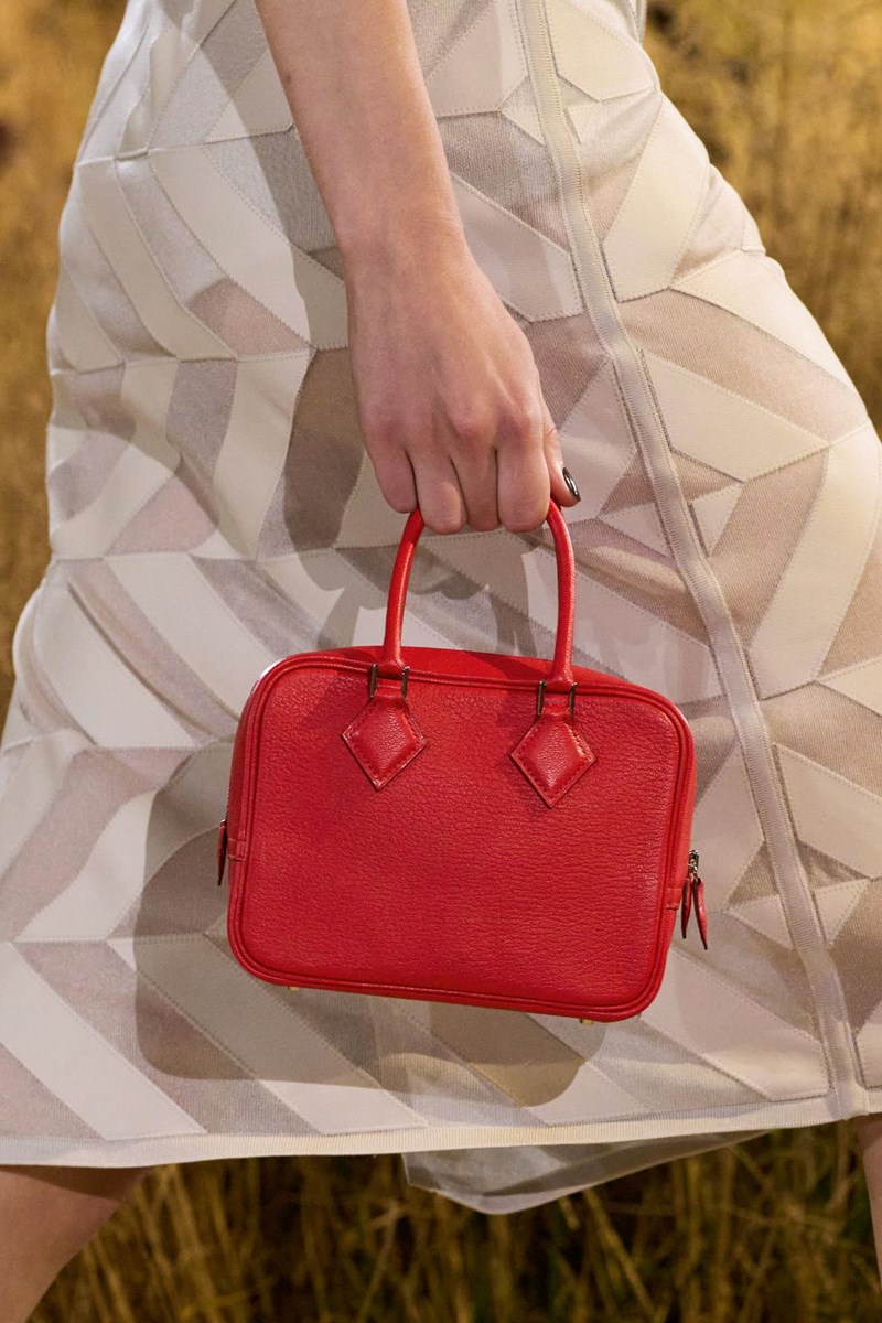 5 αποχρώσεις σε τσάντες που είναι hot αυτό το καλοκαίρι - εικόνα 2