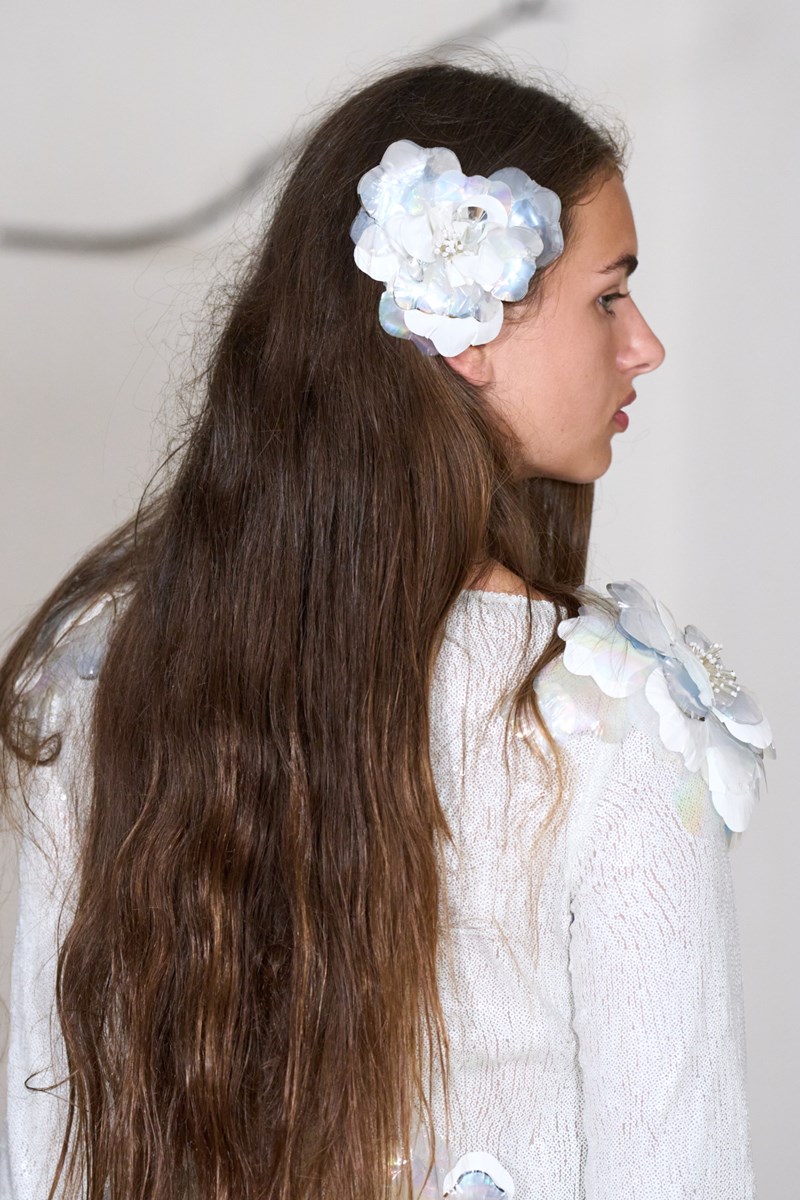 Sarah Jessica Parker: Επιβεβαιώνει ότι αυτό το αξεσουάρ μαλλιών είναι “must have” - εικόνα 2