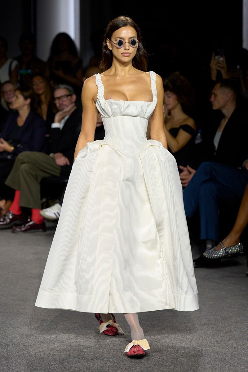 Το viral φόρεμα που θα βλέπουμε παντού στις διακοπές μας (και θα φοράμε κι εμείς) - εικόνα 3