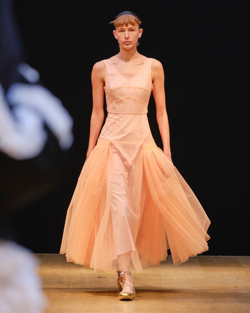 Το viral φόρεμα που θα βλέπουμε παντού στις διακοπές μας (και θα φοράμε κι εμείς) - εικόνα 2