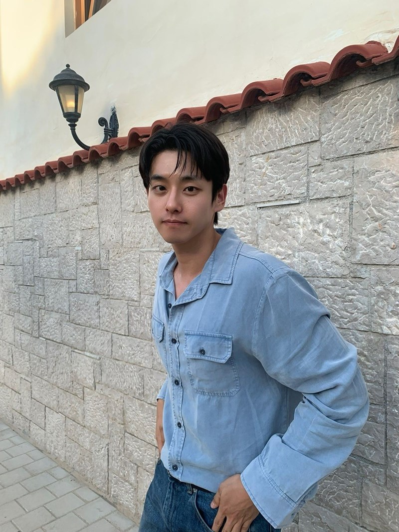 Οι Κορεάτες stars αγαπούν τα fashion essentials του brand Dirty Laundry - εικόνα 1