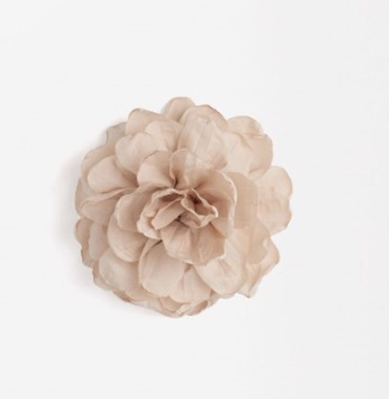 Sarah Jessica Parker: Επιβεβαιώνει ότι αυτό το αξεσουάρ μαλλιών είναι “must have” - εικόνα 3