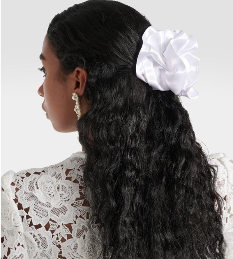 Sarah Jessica Parker: Επιβεβαιώνει ότι αυτό το αξεσουάρ μαλλιών είναι “must have” - εικόνα 4